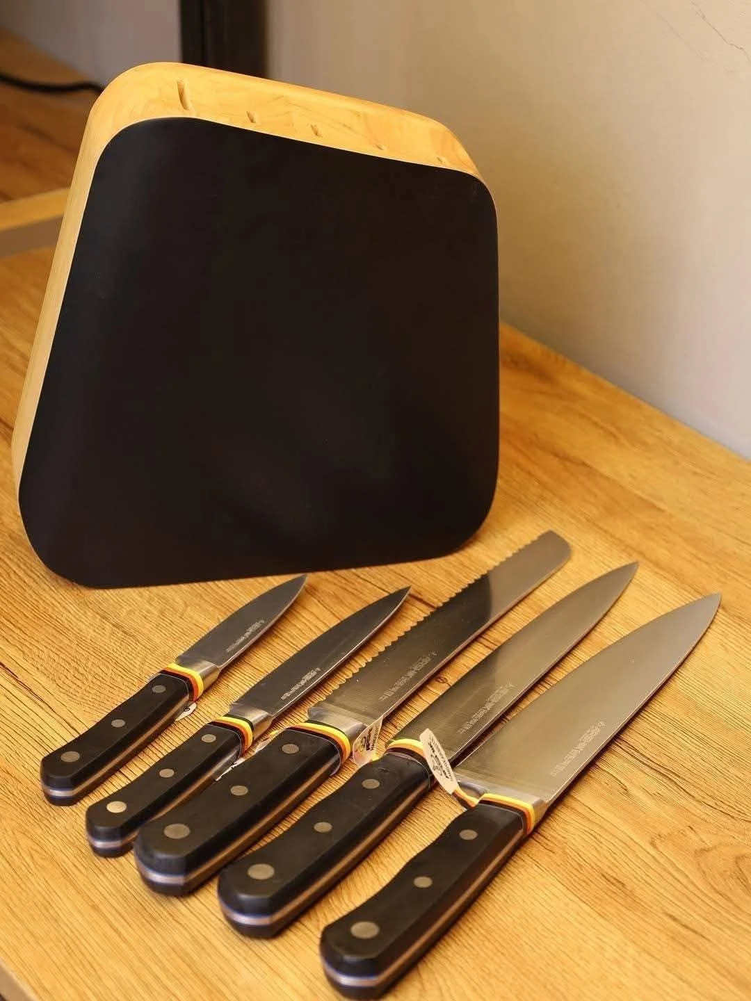 طقم سكينه صلب استالس ارشيا علي استاند خشب-منتجات ارشيا - مصر